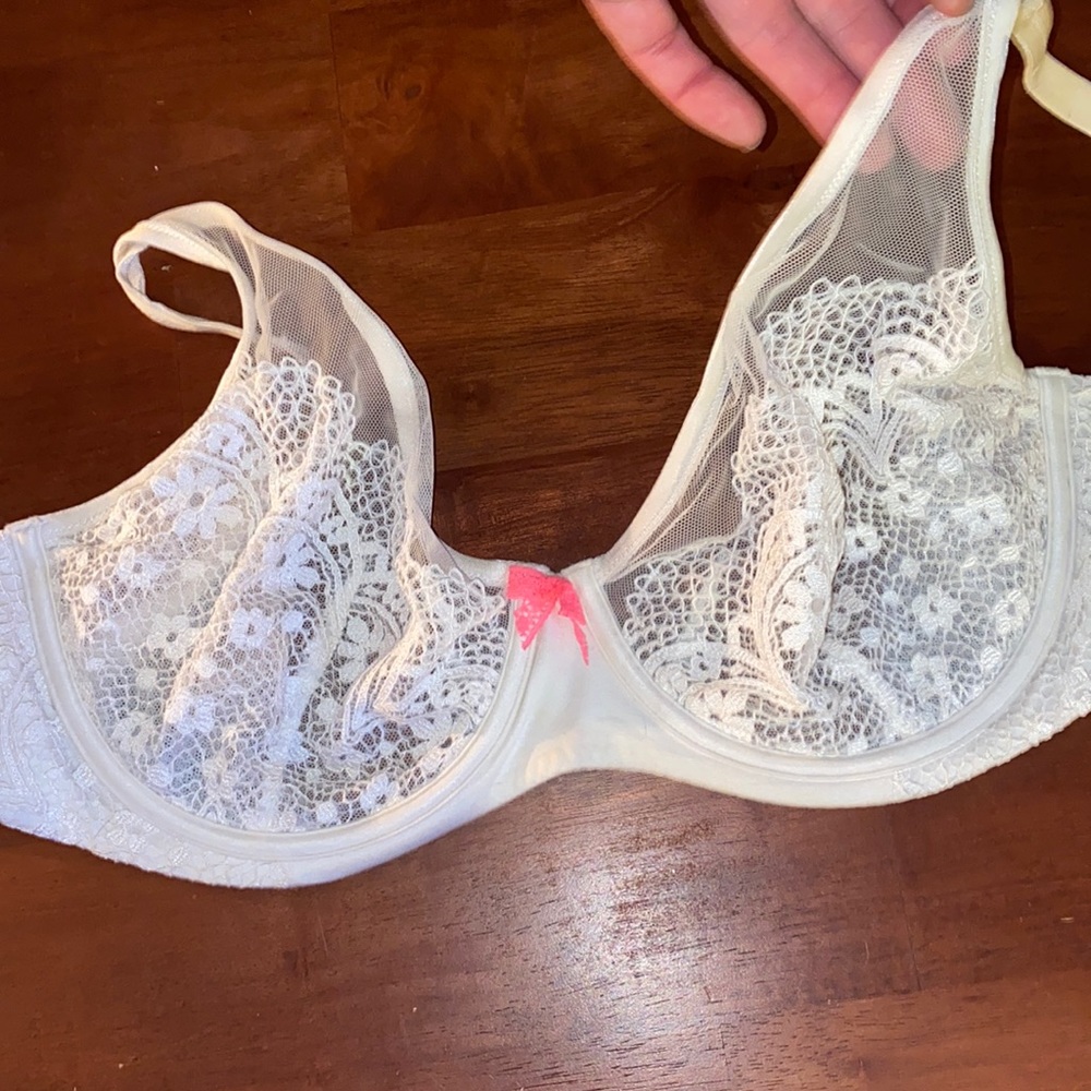 Victoria’s Secret body by Victoria unlined Demi